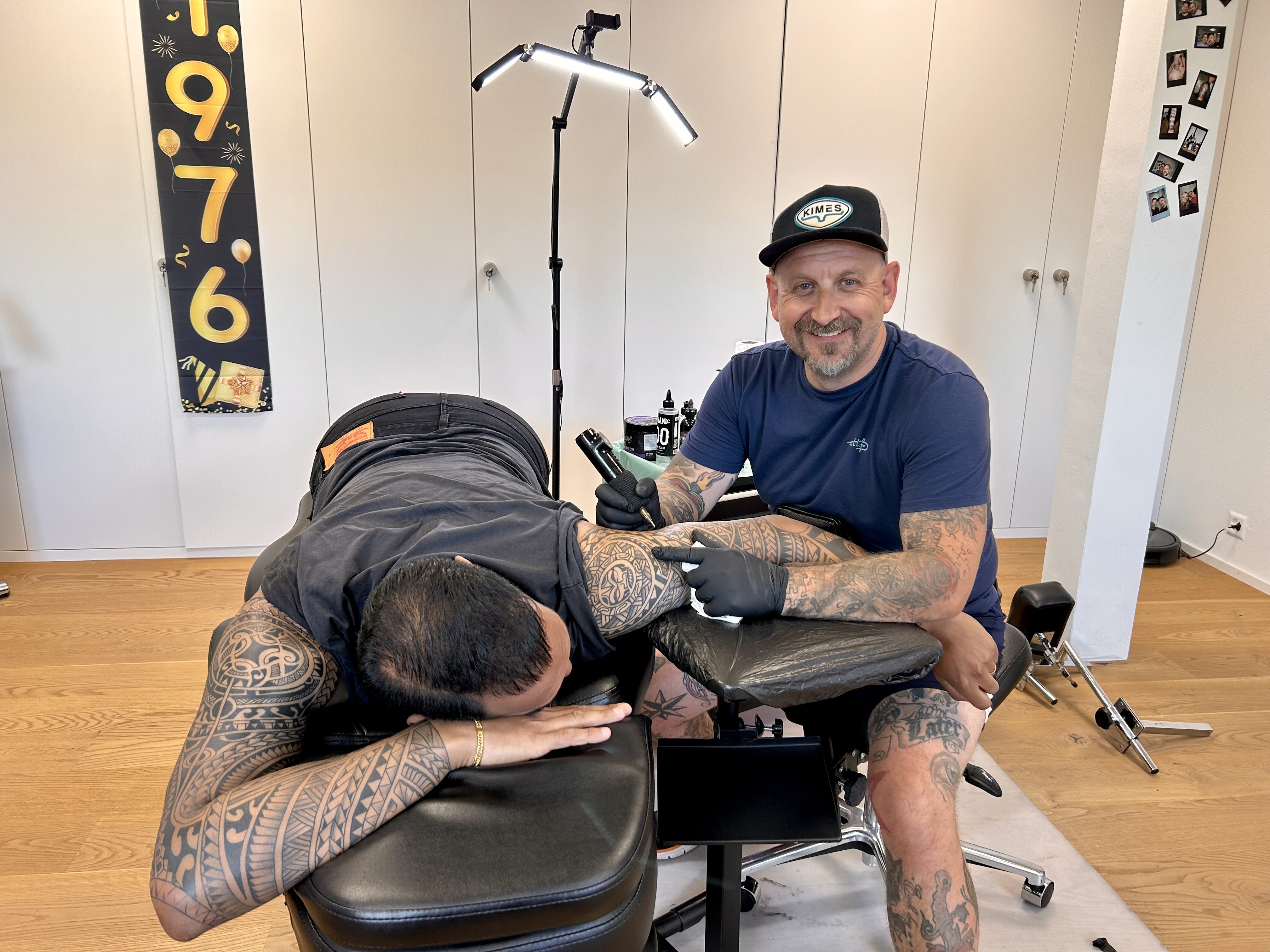 Mike bei der Arbeit mit einem Kunden
